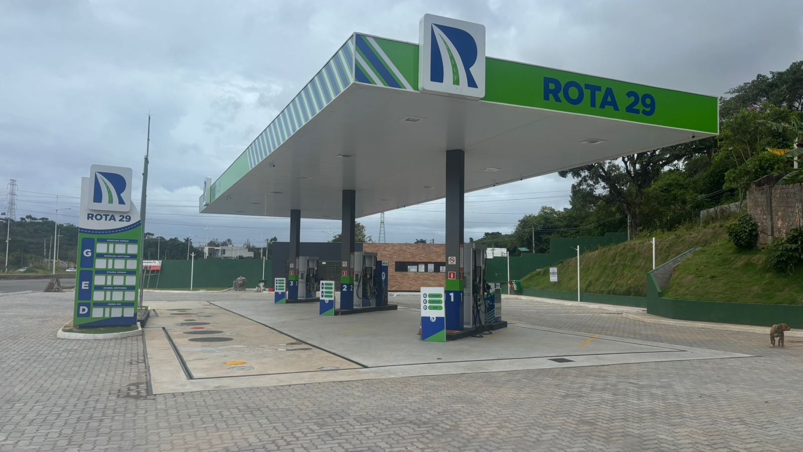 Posto Rota 29 em Salvador com cobertura, totem e comunicação visual da Tech