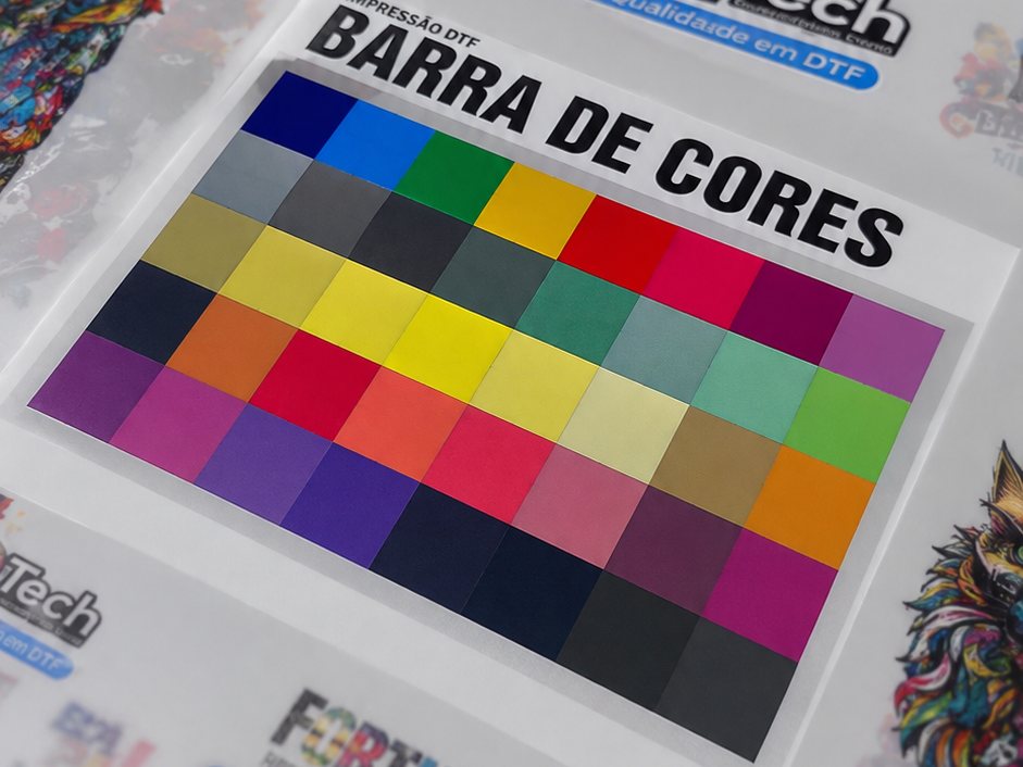 Barra de cores impressa em DTF pela Tech, com 48 tons do azul ao magenta